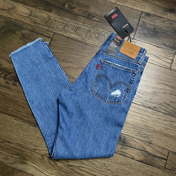 Levi’s Premium Wedgie ICON x Aritzia - Picture 6 of 16